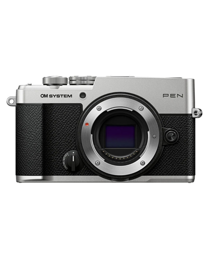 OM SYSTEM PEN cámara mirrorless en plata, vista frontal con montura de objetivo Micro 4/3