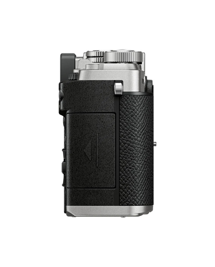 Perfil lateral de la cámara mirrorless OM SYSTEM PEN en plata, diseño clásico tipo telémetro