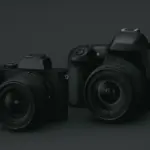 Dos cámaras tipo mirrorless y reflex