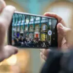 Persona haciendo una foto con su smartphone